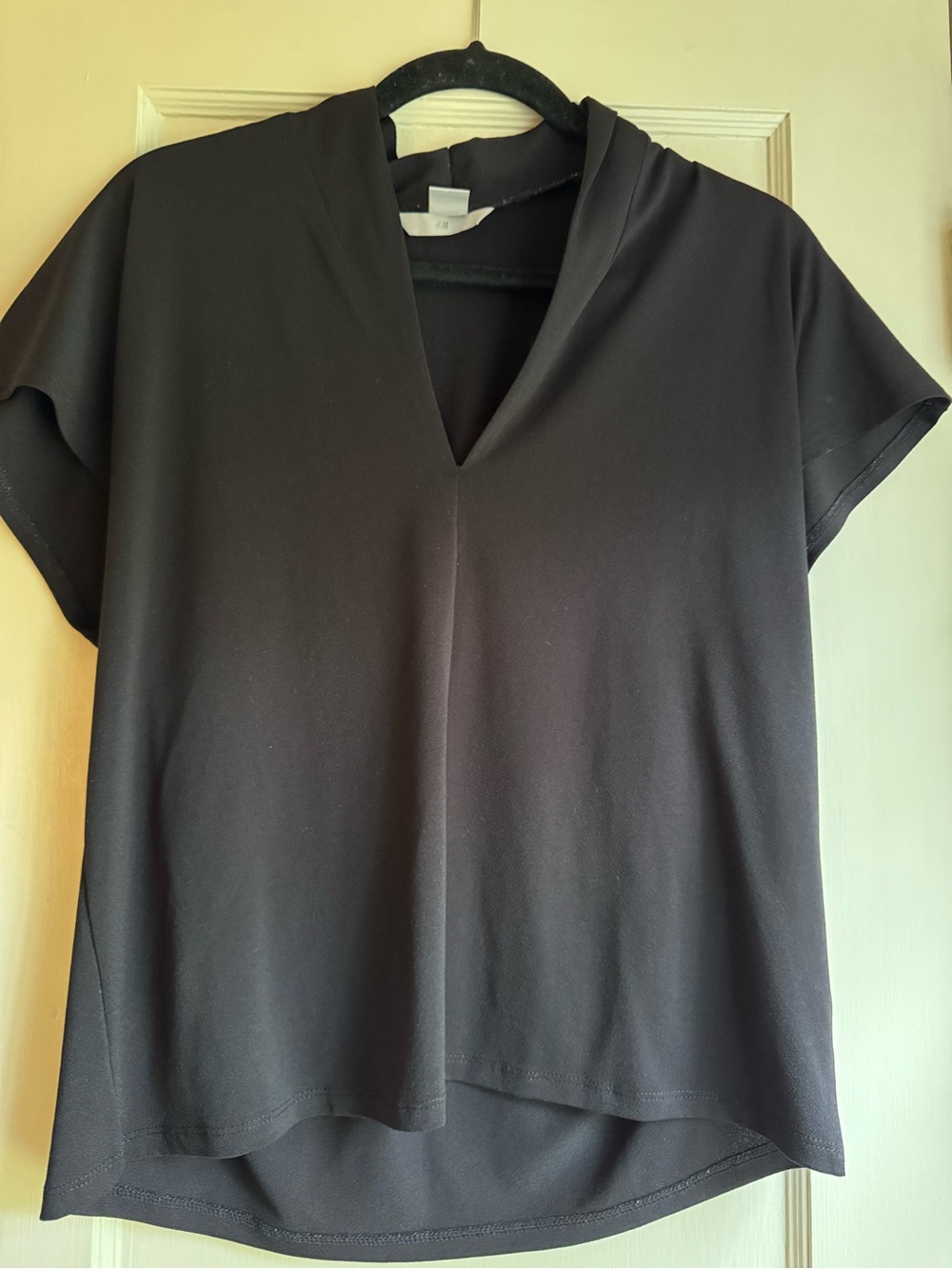 H&M Women's Black V-Neck Short Sleeve Blouse